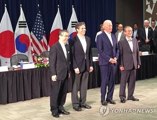 South Korea, US and Japan agree to enhance cooperation for North Korea’s denuclearization - ảnh 1